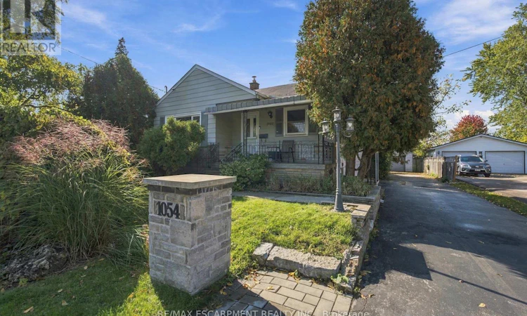 1054 Glendor Avenue