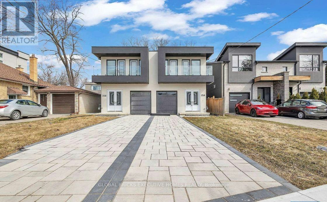 25A Pine Avenue N, Mississauga, ON, L5H 2P9