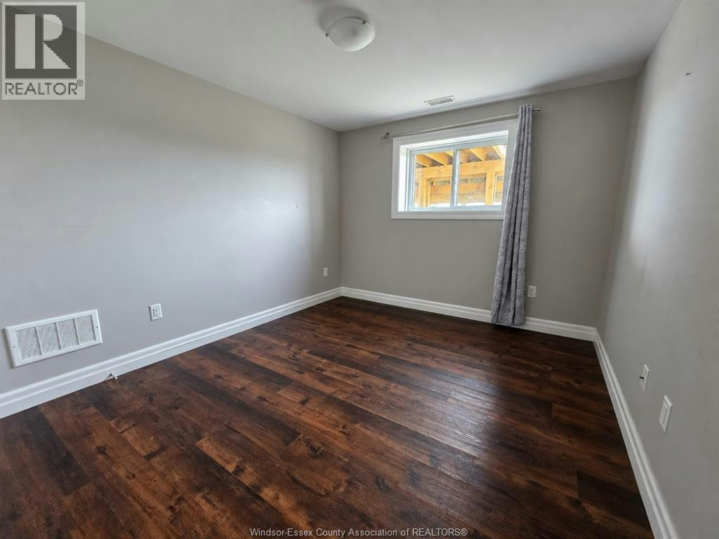 LOWER-149 Lane Street, Essex, ON, M8M 0B1 - 4