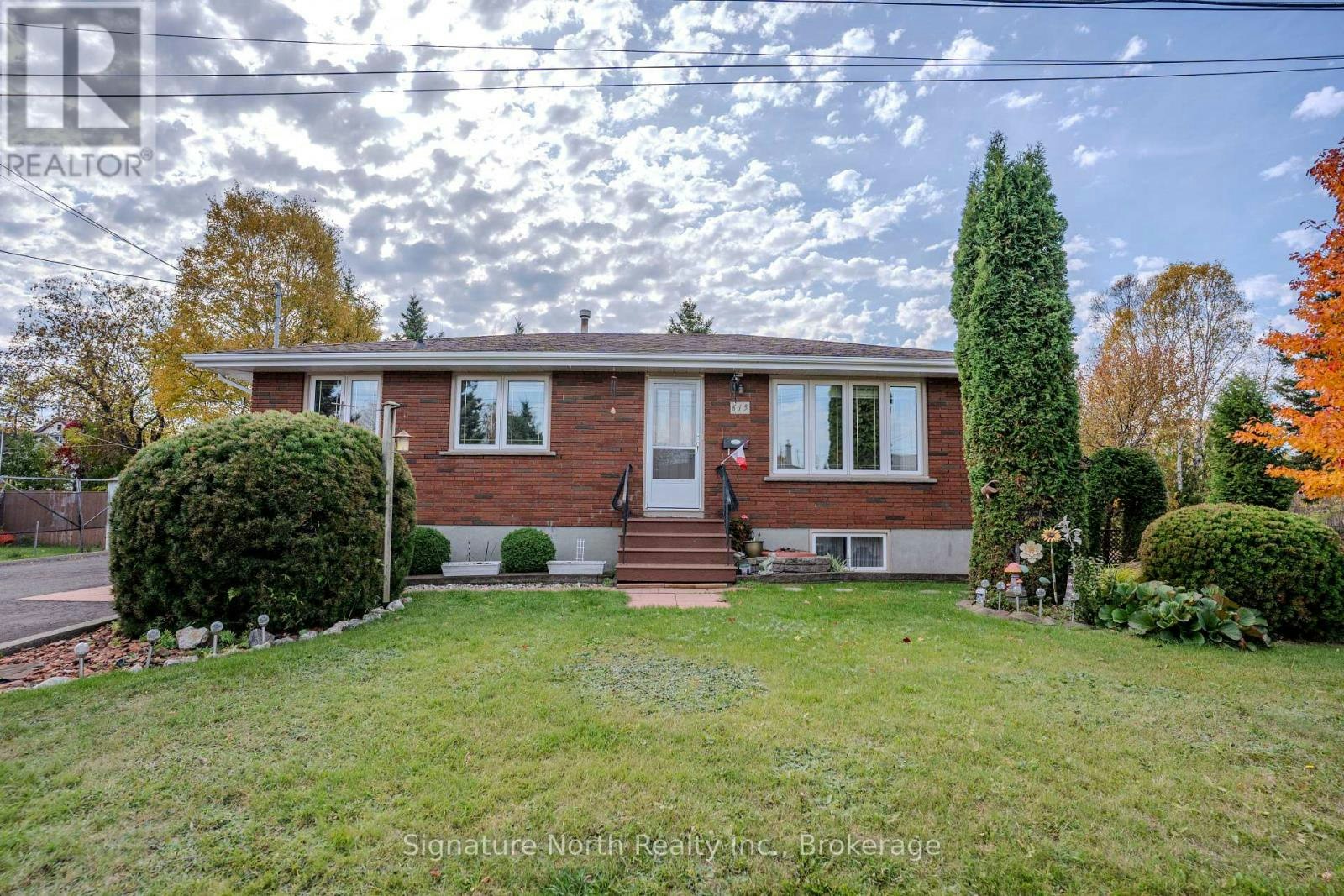 615 Hollylane Street, Thunder Bay, ON, P7B 2E9