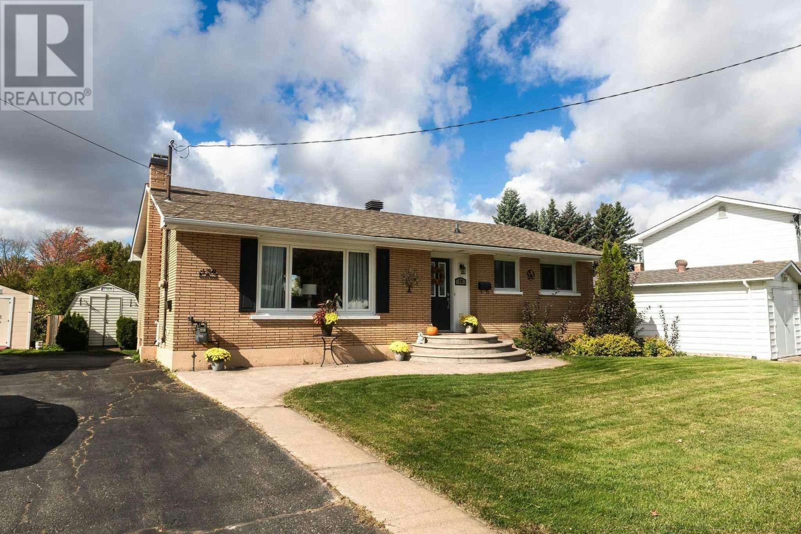 29 Routledge Avenue, Sault Ste. Marie, ON, P6B 2X8