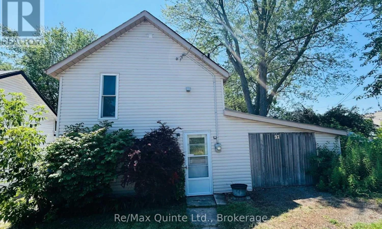 92 Foster Avenue S