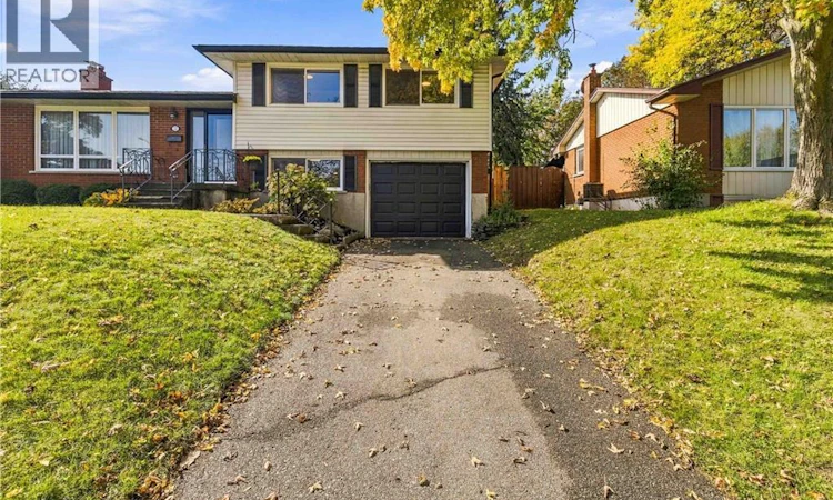 22 Applewood Crescent