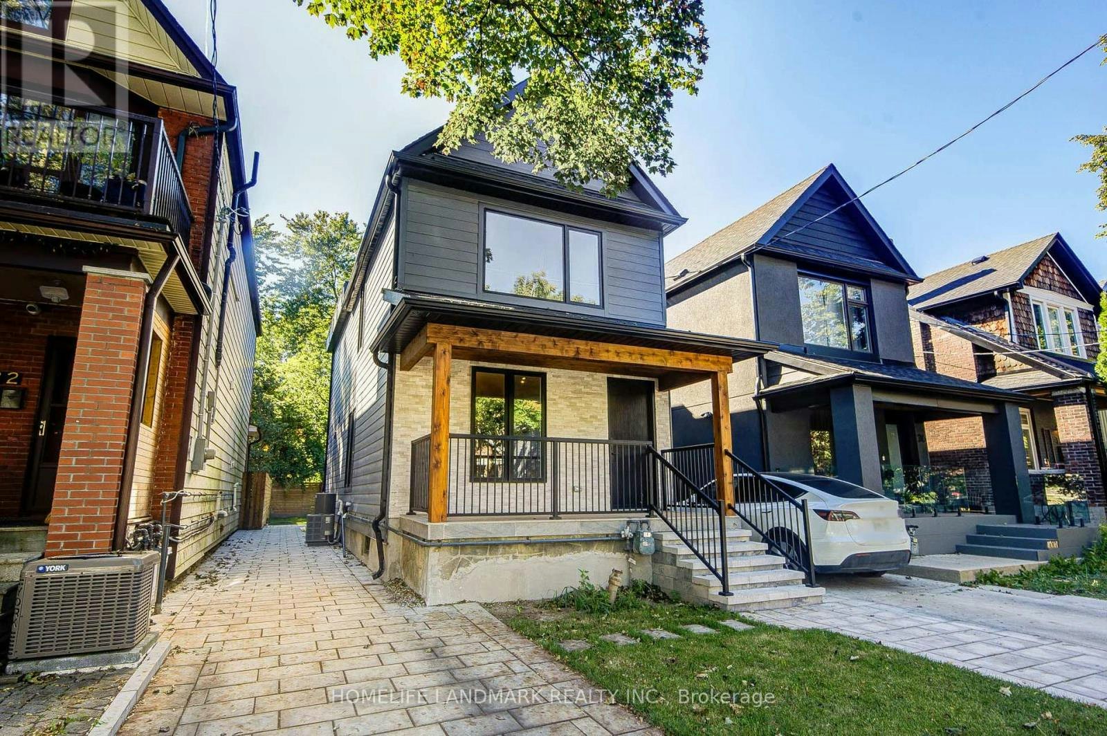 34 Hiawatha Road, Toronto, ON, M4L 2X8