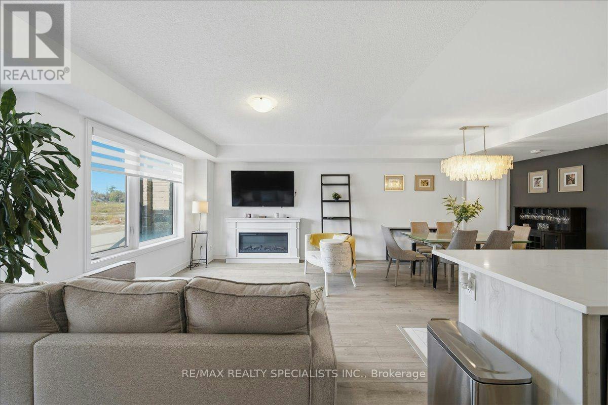 32 Magnolia Lane, Barrie, ON, L9J 0N9