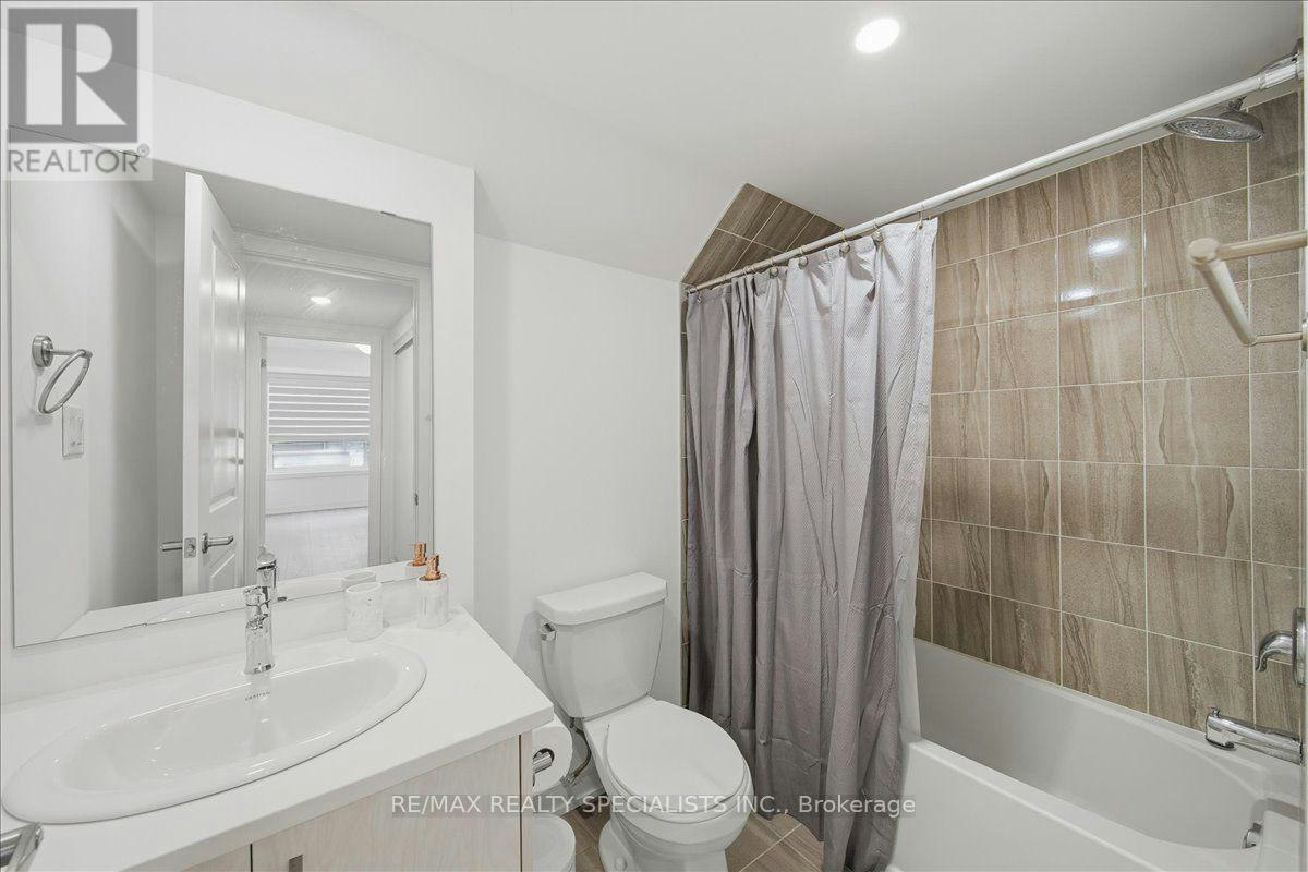 32 Magnolia Lane, Barrie, ON, L9J 0N9 - 15