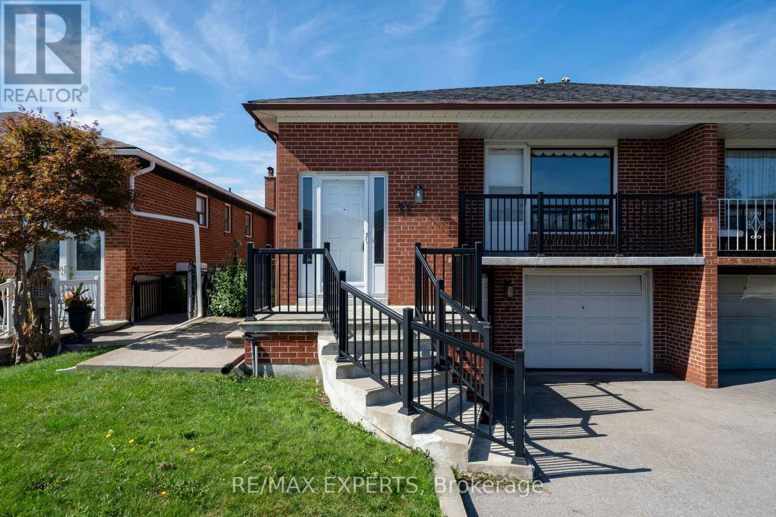 12 Paradelle Crescent, Toronto, ON, M3N 1E4
