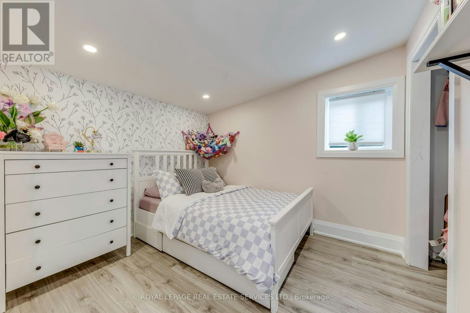 6 Rembe Avenue, Hamilton, ON, L8H 7G6 - 27