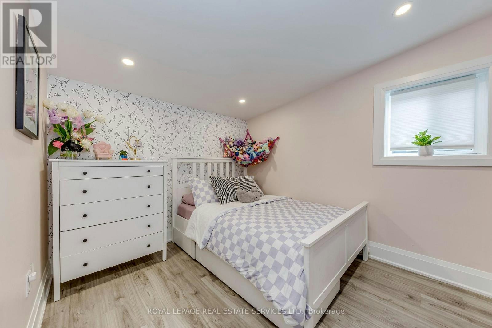6 Rembe Avenue, Hamilton, ON, L8H 7G6 - 28