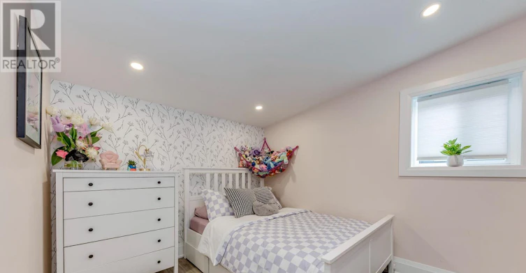 6 Rembe Avenue, Hamilton, ON, L8H 7G6 - 28