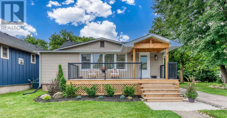 6 Rembe Avenue, Hamilton, ON, L8H 7G6