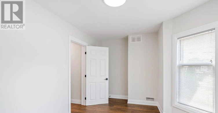 UPPER-23 Somerset Avenue, Hamilton, ON, L8L 2L4 - 12