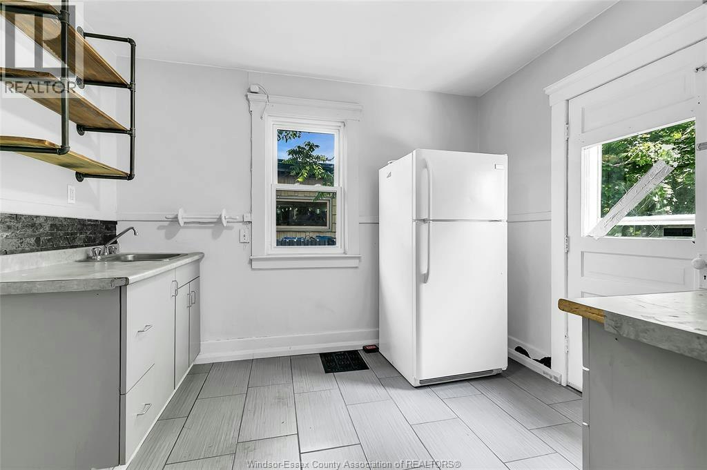 31 2ND FLOOR-33 Giles, Windsor, ON, N9A 4B6 - 18