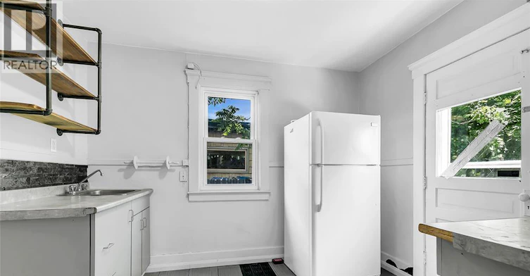 31 2ND FLOOR-33 Giles, Windsor, ON, N9A 4B6 - 18