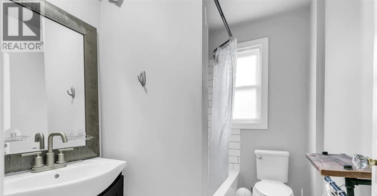 31 2ND FLOOR-33 Giles, Windsor, ON, N9A 4B6 - 21