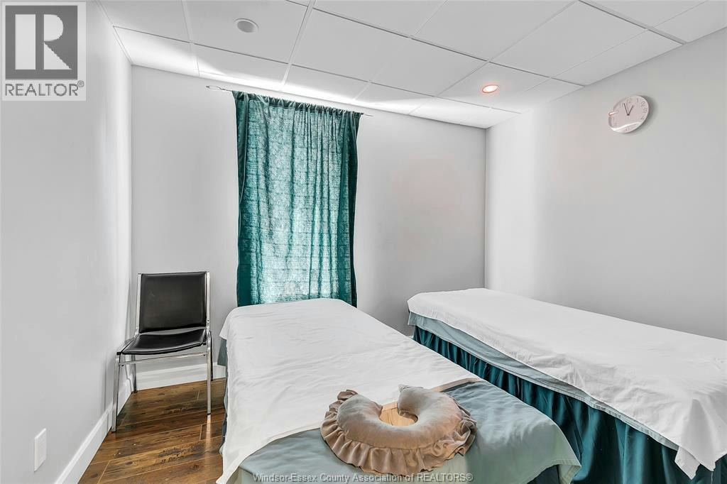 31 2ND FLOOR-33 Giles, Windsor, ON, N9A 4B6 - 4