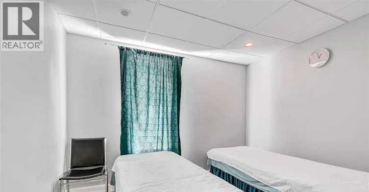 31 2ND FLOOR-33 Giles, Windsor, ON, N9A 4B6 - 4