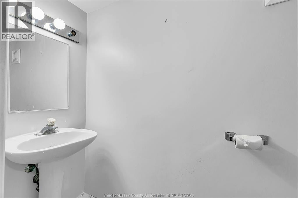 31 2ND FLOOR-33 Giles, Windsor, ON, N9A 4B6 - 28
