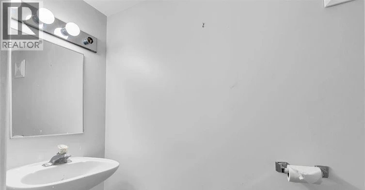 31 2ND FLOOR-33 Giles, Windsor, ON, N9A 4B6 - 28