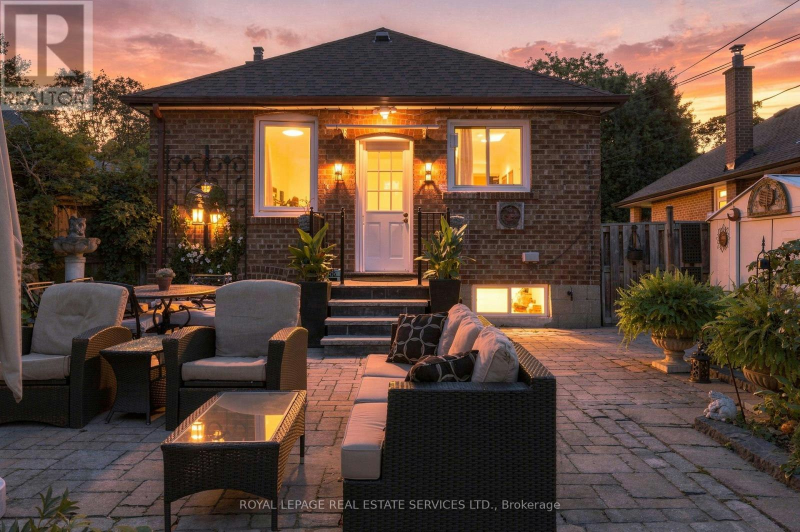 89 Yorkview Drive, Toronto, ON, M8Z 2G3