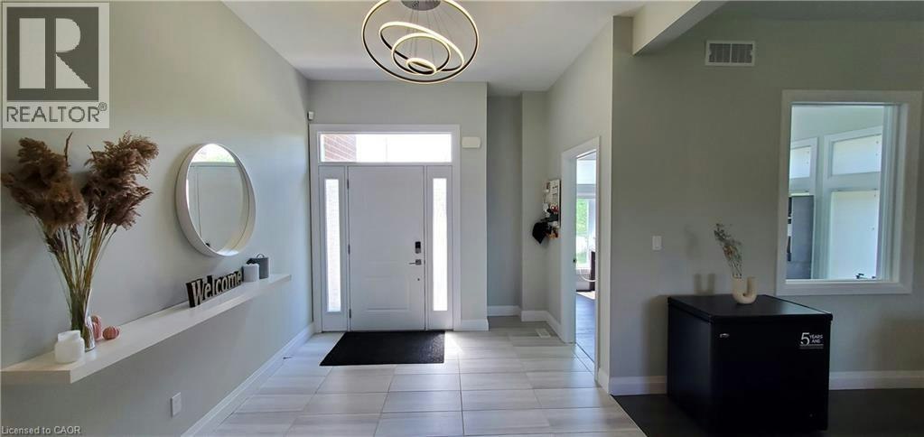 819 Sundrops Court, Waterloo, ON, N2V 0C5 - 4