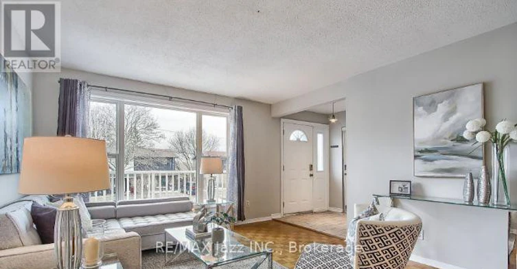 676 Mountview Place, Newmarket, ON, L3Y 3P7 - 2