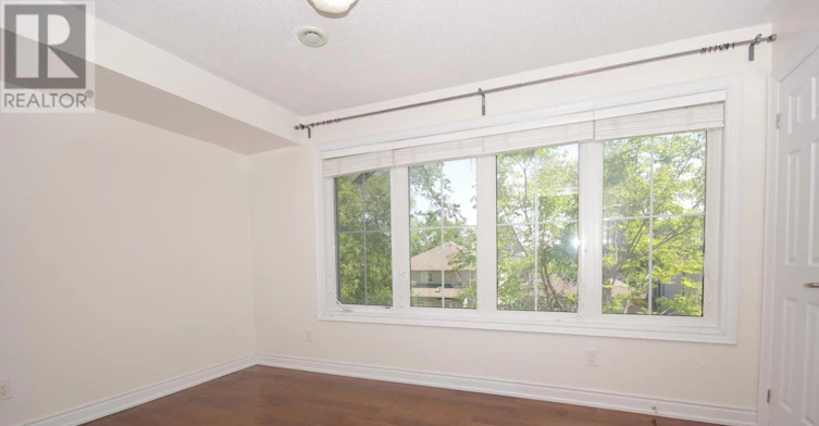 7 Slingsby Lane, Toronto, ON, M2N 0H7 - 12
