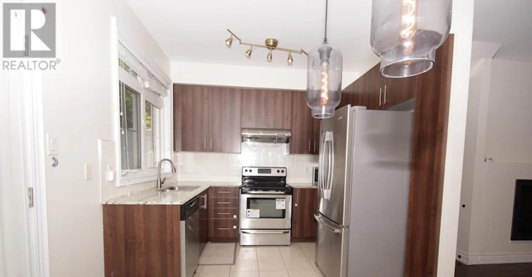 7 Slingsby Lane, Toronto, ON, M2N 0H7 - 9