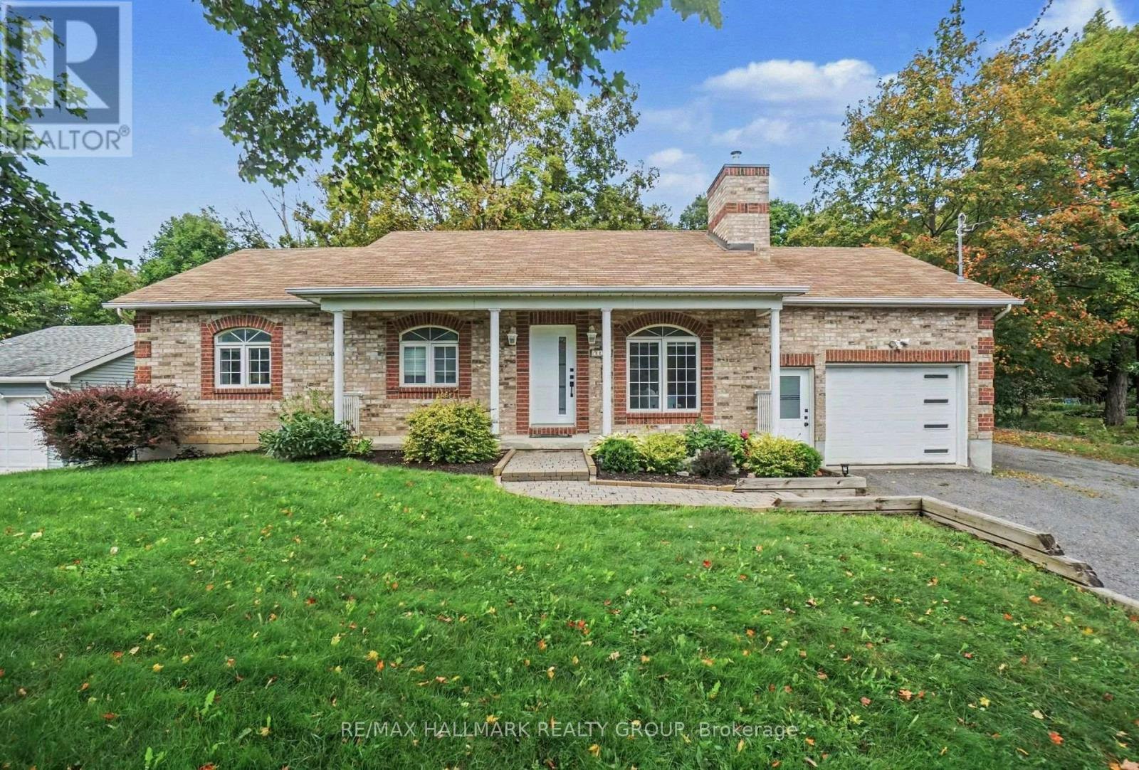 7273 Mitch Owens Road, Ottawa, ON, K1G 3N4