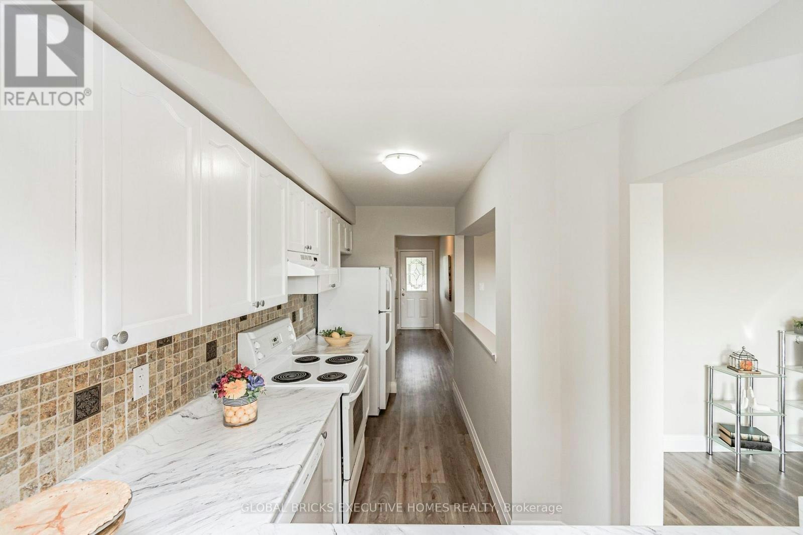 5100 Lampman Avenue, Burlington, ON, L7L 6L1 - 9