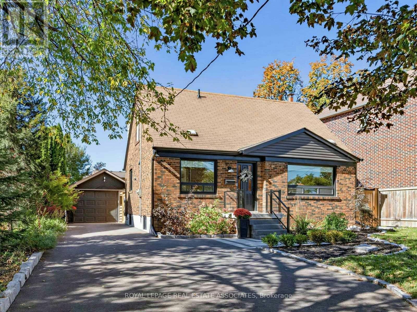36 Jodphur Avenue, Toronto, ON, M9M 2J4