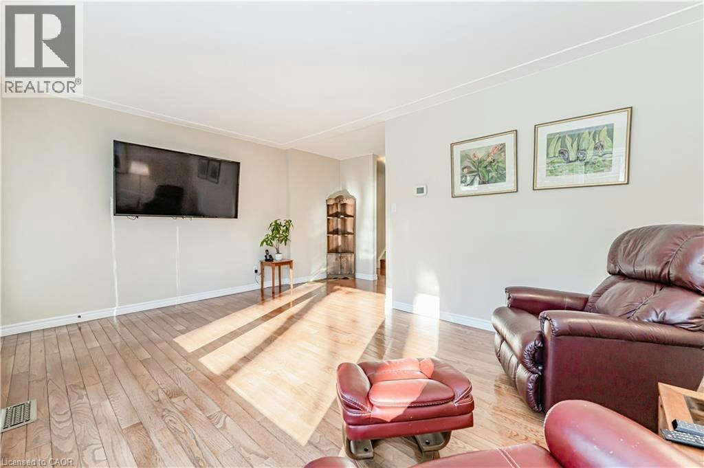 15 Greenbrook Drive, Kitchener, ON, N2M 4J5 - 5