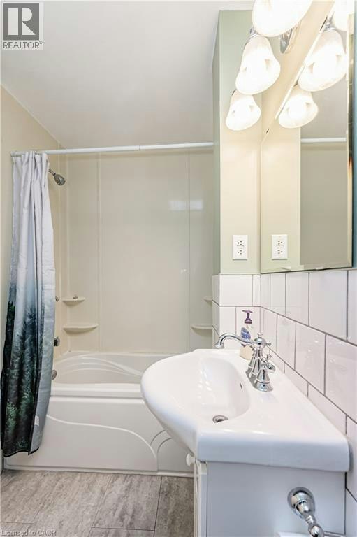 15 Greenbrook Drive, Kitchener, ON, N2M 4J5 - 18