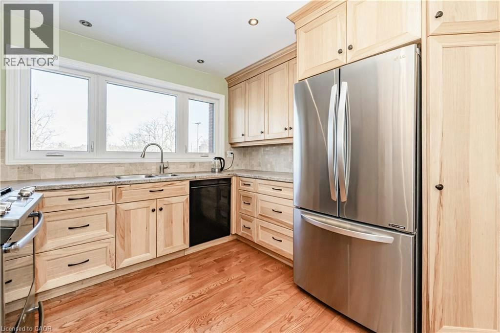 15 Greenbrook Drive, Kitchener, ON, N2M 4J5 - 10