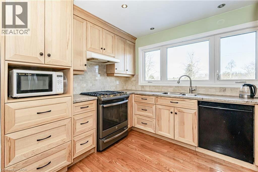 15 Greenbrook Drive, Kitchener, ON, N2M 4J5 - 9