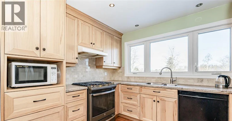 15 Greenbrook Drive, Kitchener, ON, N2M 4J5 - 9