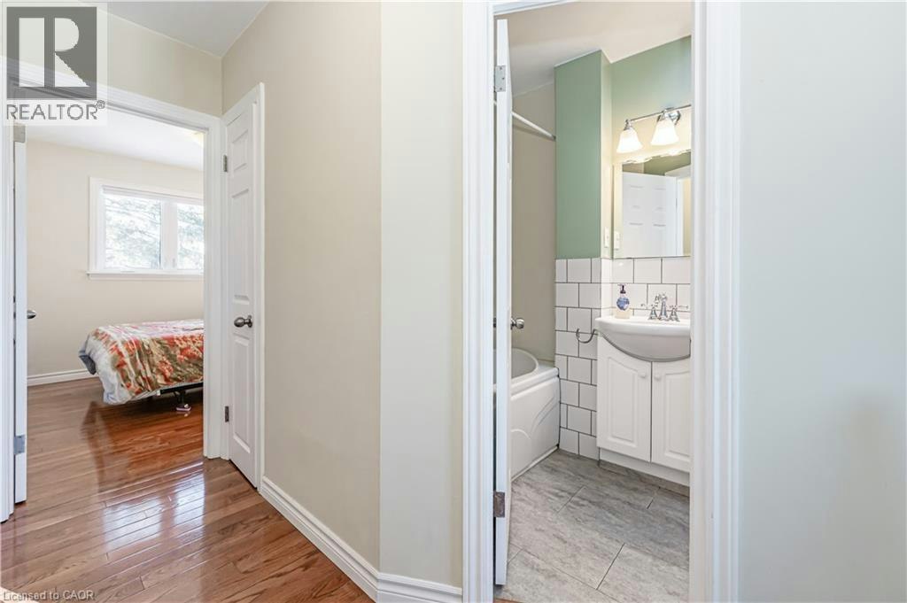 15 Greenbrook Drive, Kitchener, ON, N2M 4J5 - 17