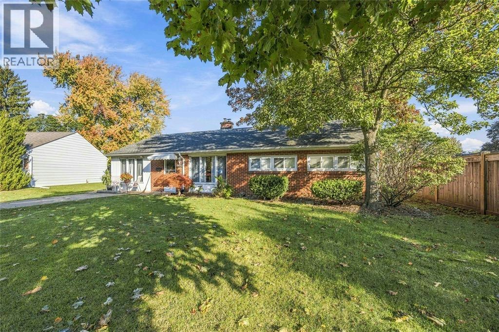 914 Retlaw Drive, Sarnia, ON, N7V 2X1