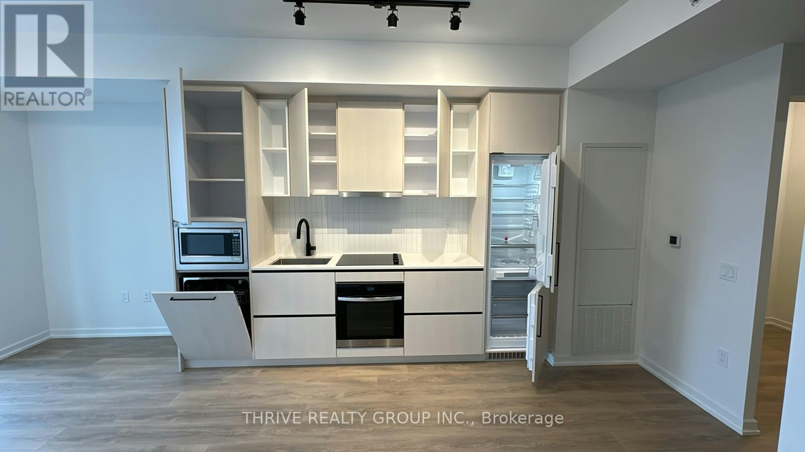 2307-10 Graphophone Grove, Toronto, ON, M6H 0E5 - 2