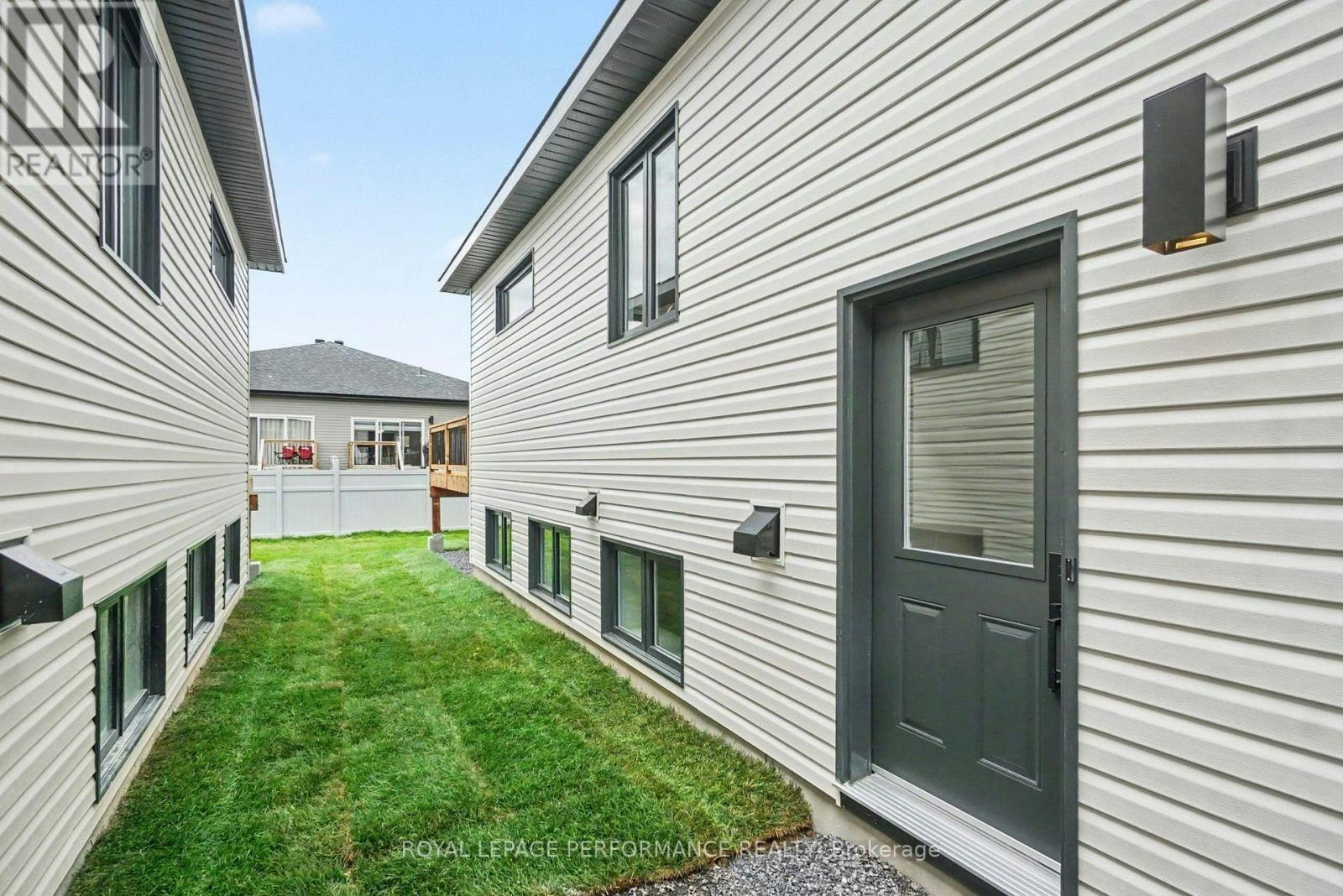 B-275 Sam Avenue, Clarence-Rockland, ON, K0A 1W0 - 2