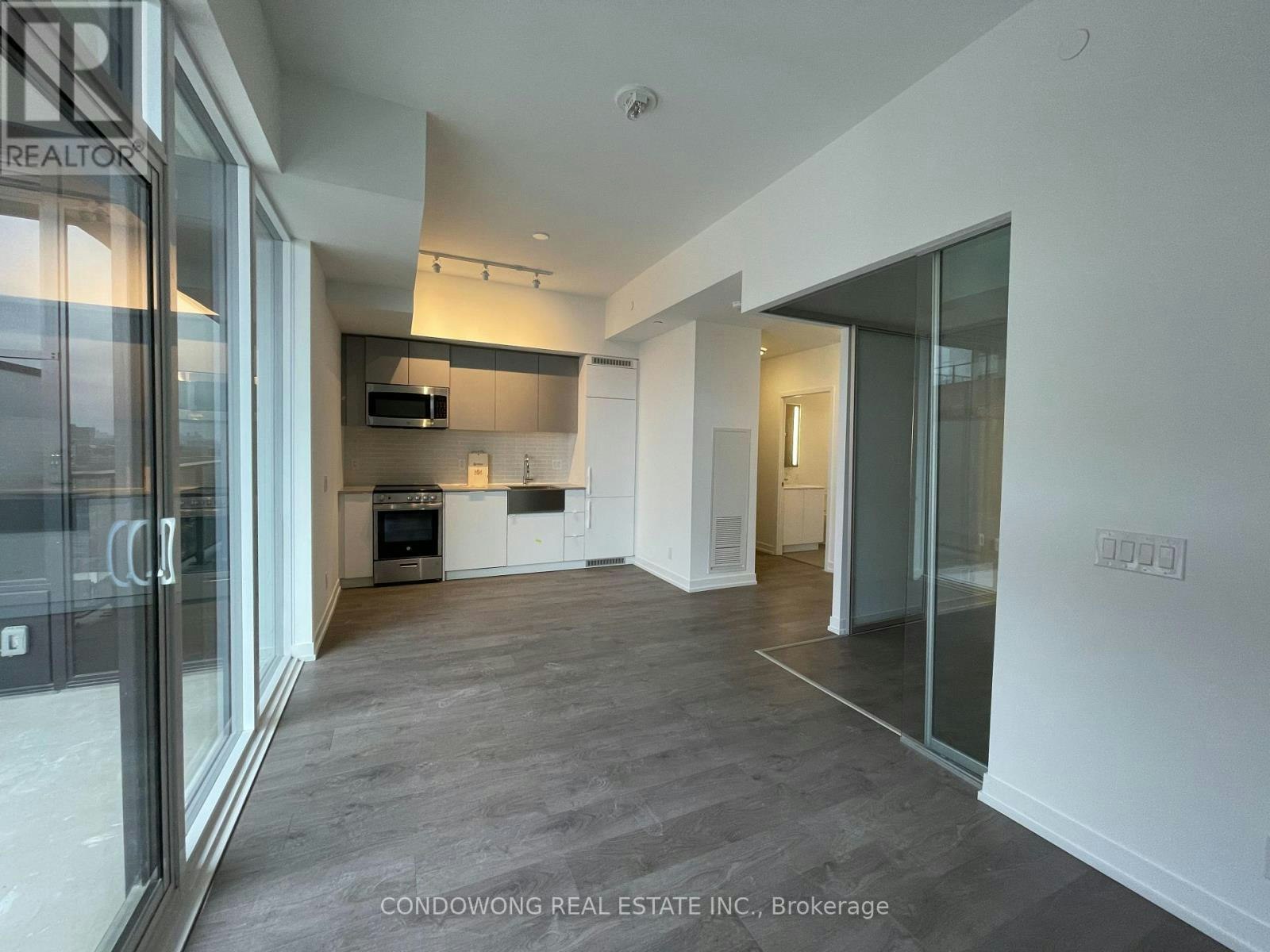 LP9-270 Dufferin Street, Toronto, ON, M6K 0H8 - 8
