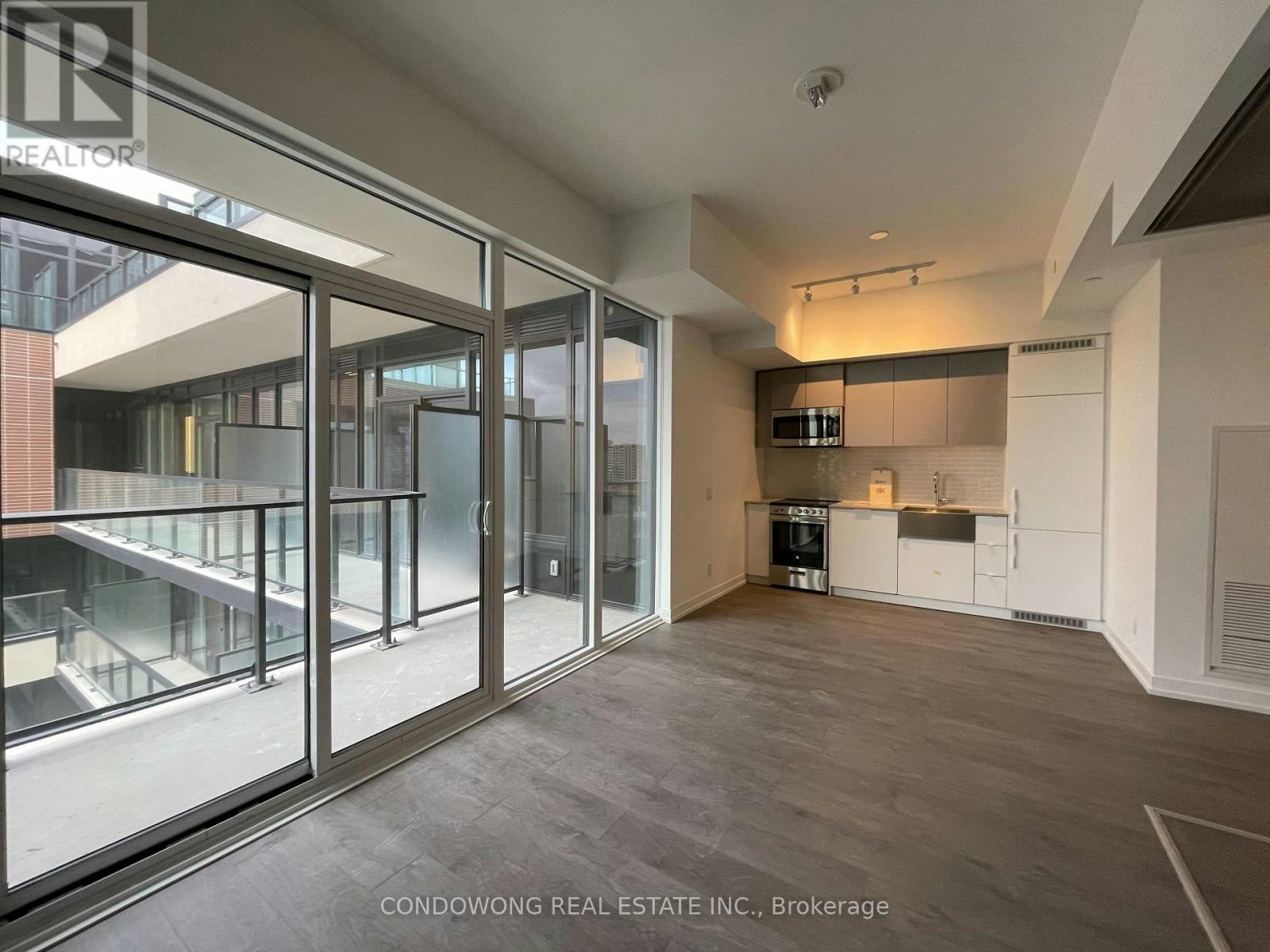 LP9-270 Dufferin Street, Toronto, ON, M6K 0H8