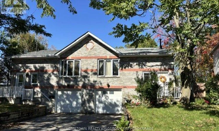 970 Killarney Crescent