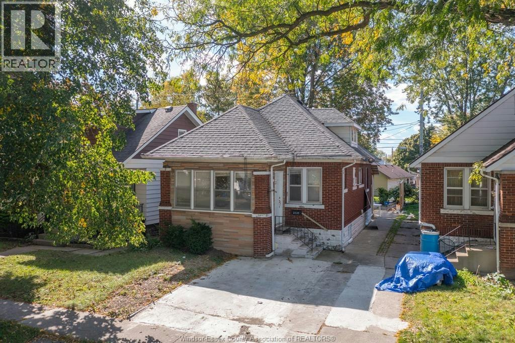 2137 York Street, Windsor, ON, N8X 1W8