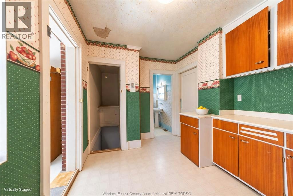 2137 York Street, Windsor, ON, N8X 1W8 - 5