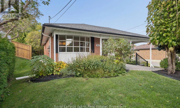 10 Sunicrest Boulevard