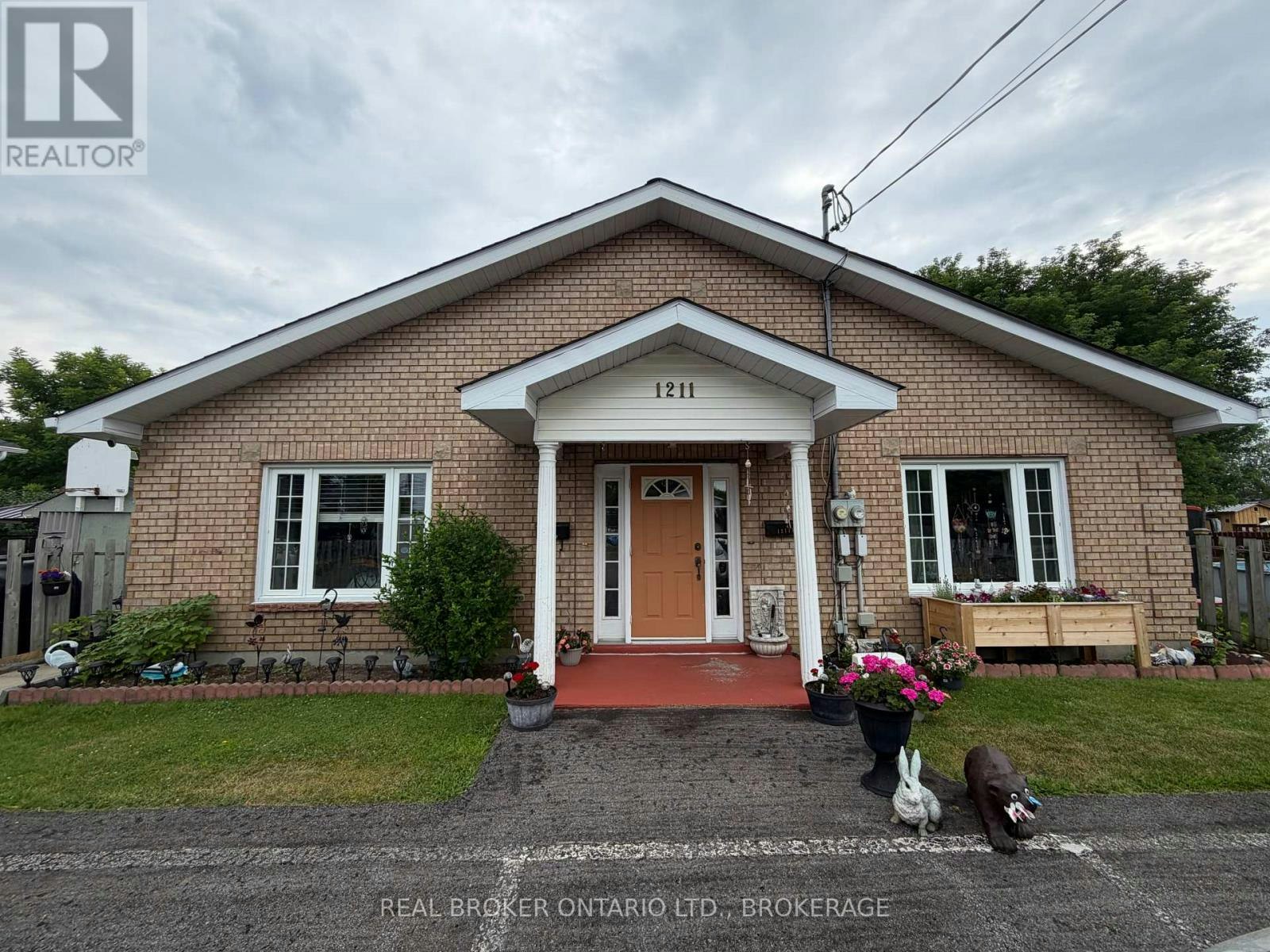 1211A-1211B Notre Dame Street, Cornwall, ON, K6J 4Y7