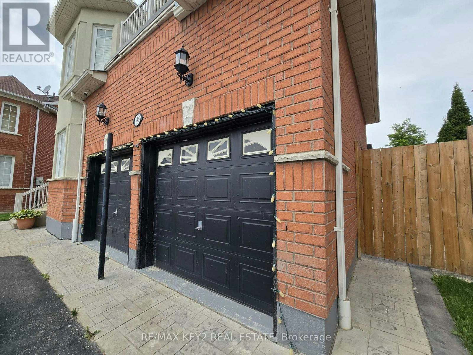 BSMT-45 Ball Crescent, Whitby, ON, L1P 1W6