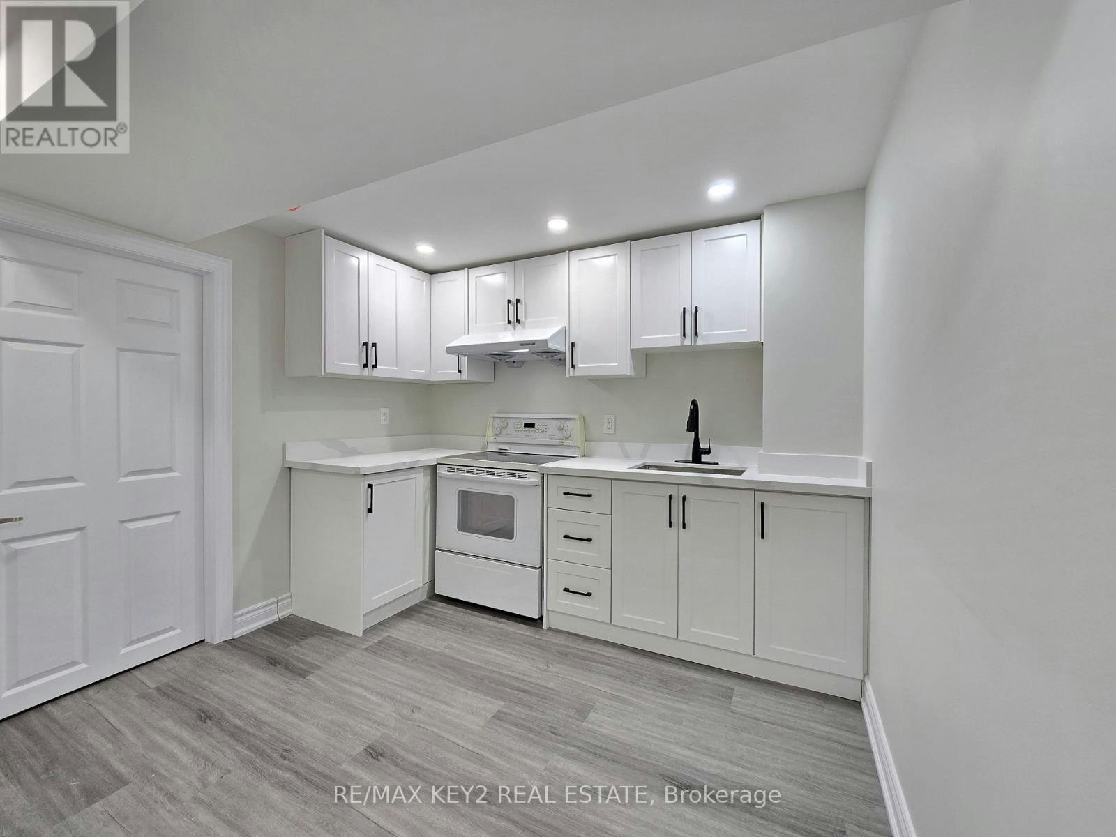 BSMT-45 Ball Crescent, Whitby, ON, L1P 1W6 - 3