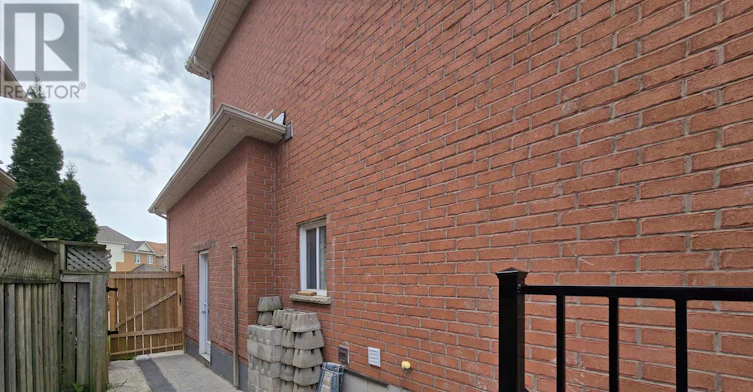 BSMT-45 Ball Crescent, Whitby, ON, L1P 1W6 - 12